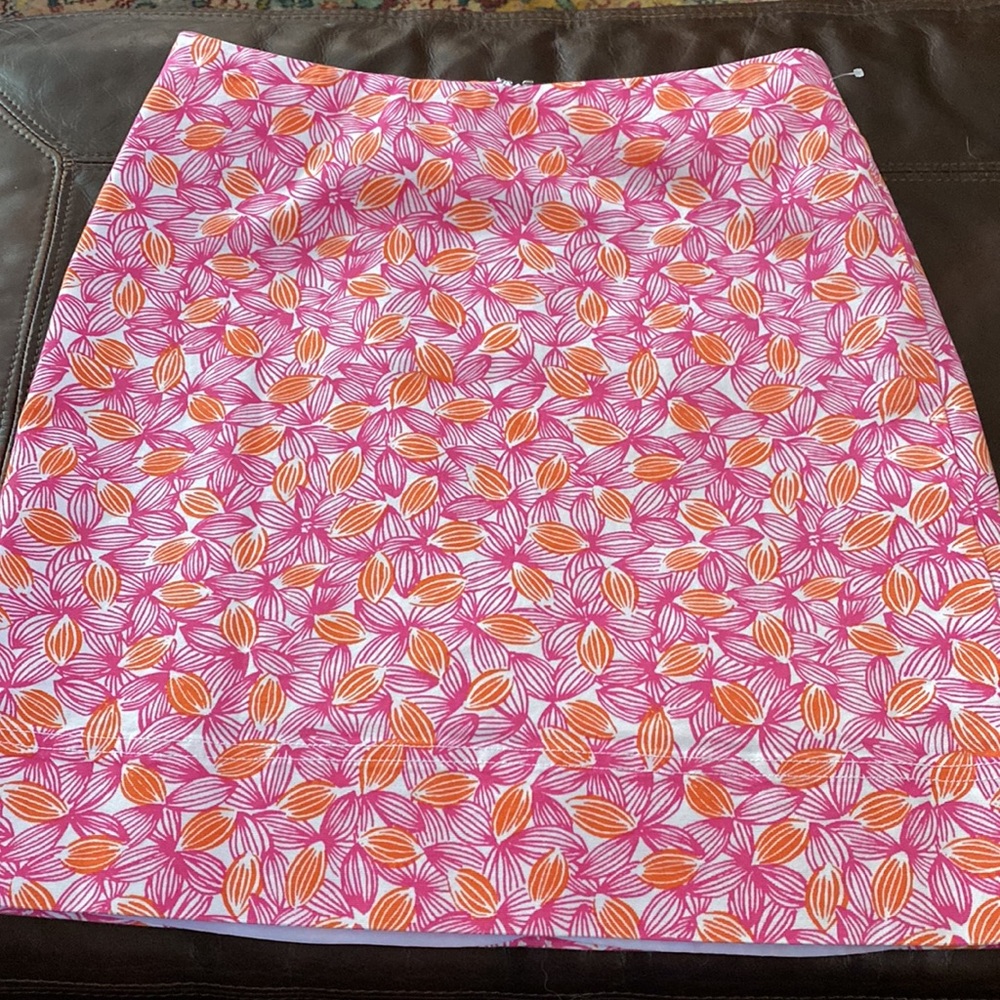Talbots cotton mini skirt in EUC. Size 4. Pink & orange design white background